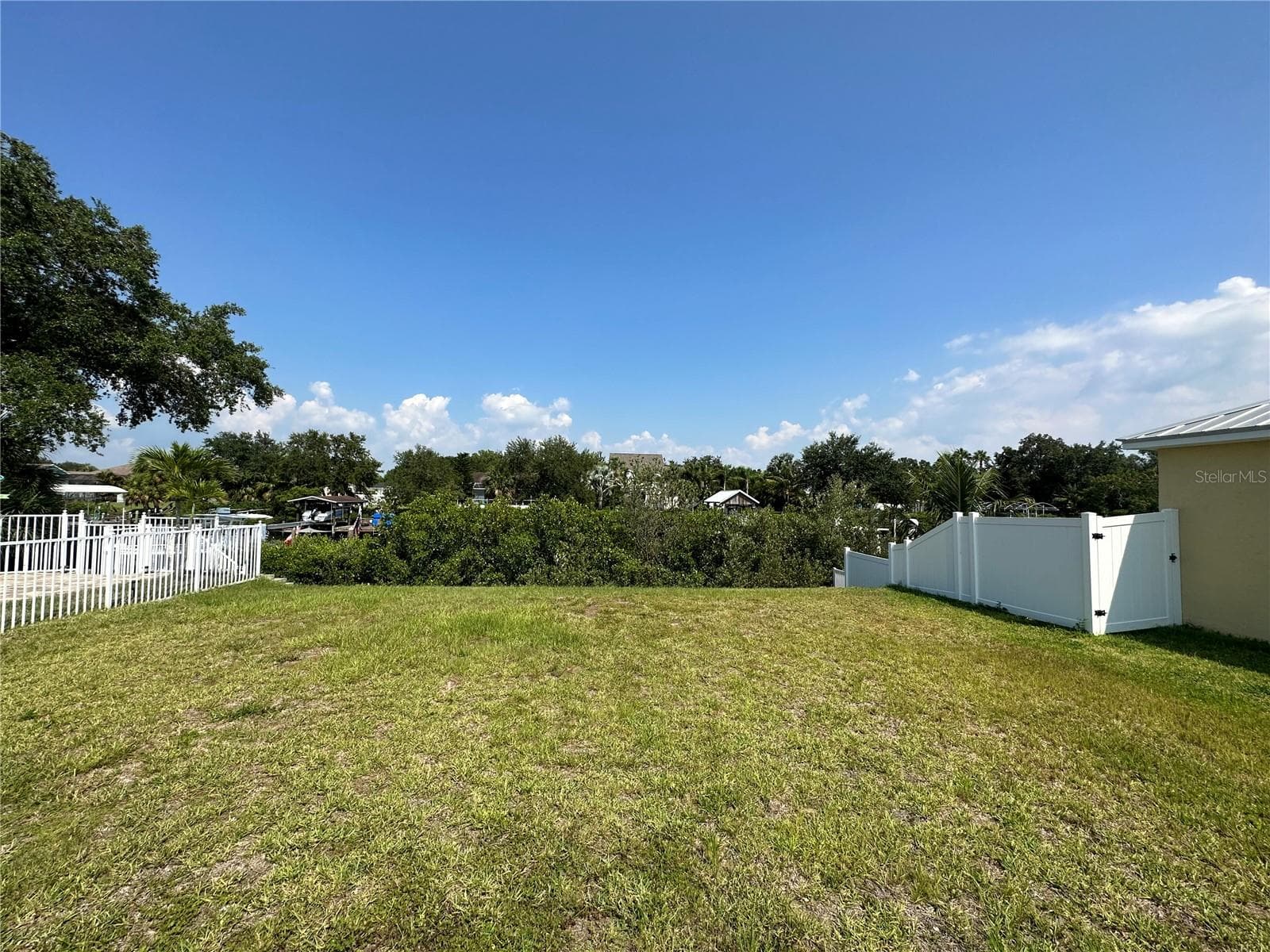 421 Bahama Grande Blvd photo 4