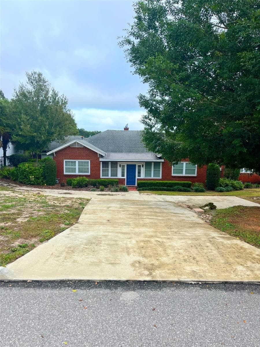 1200 W Lake Otis Dr SE