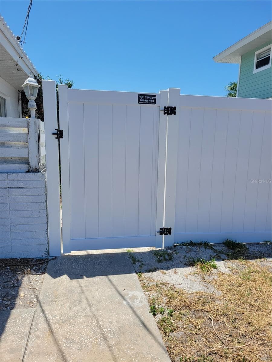 15318 Harbor Dr