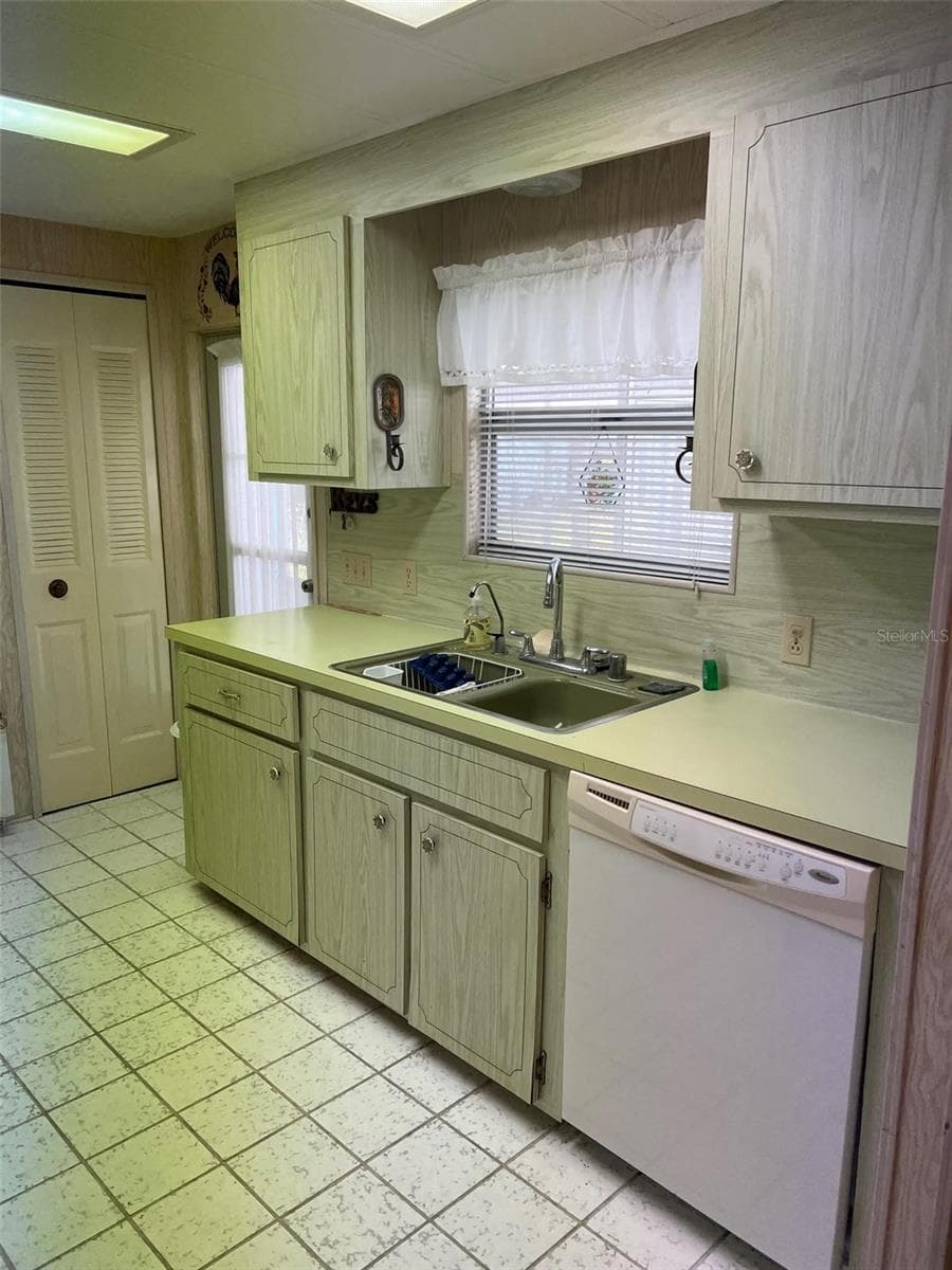 201 Royal Palm Cir photo 4