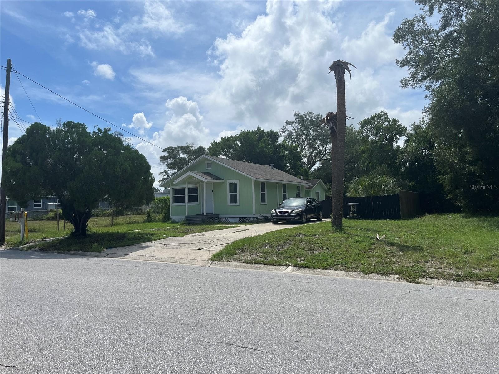 1161 Kingsley St photo 3