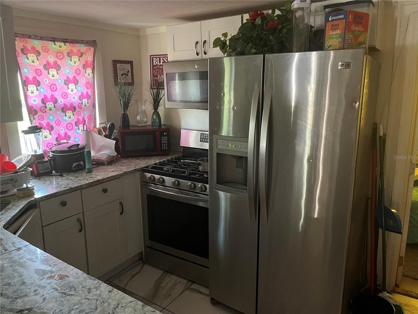 1161 Kingsley St photo 4