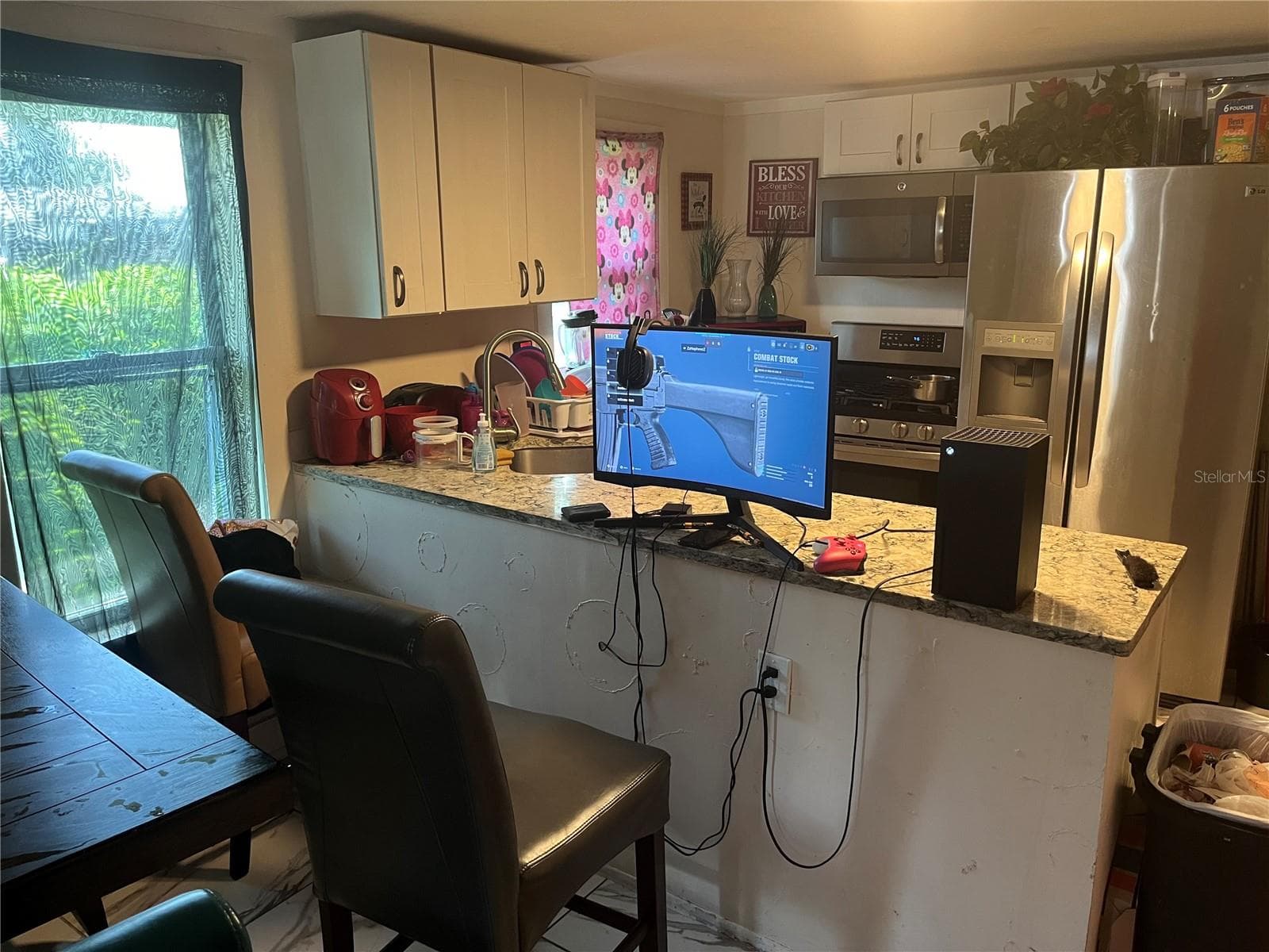 1161 Kingsley St photo 5