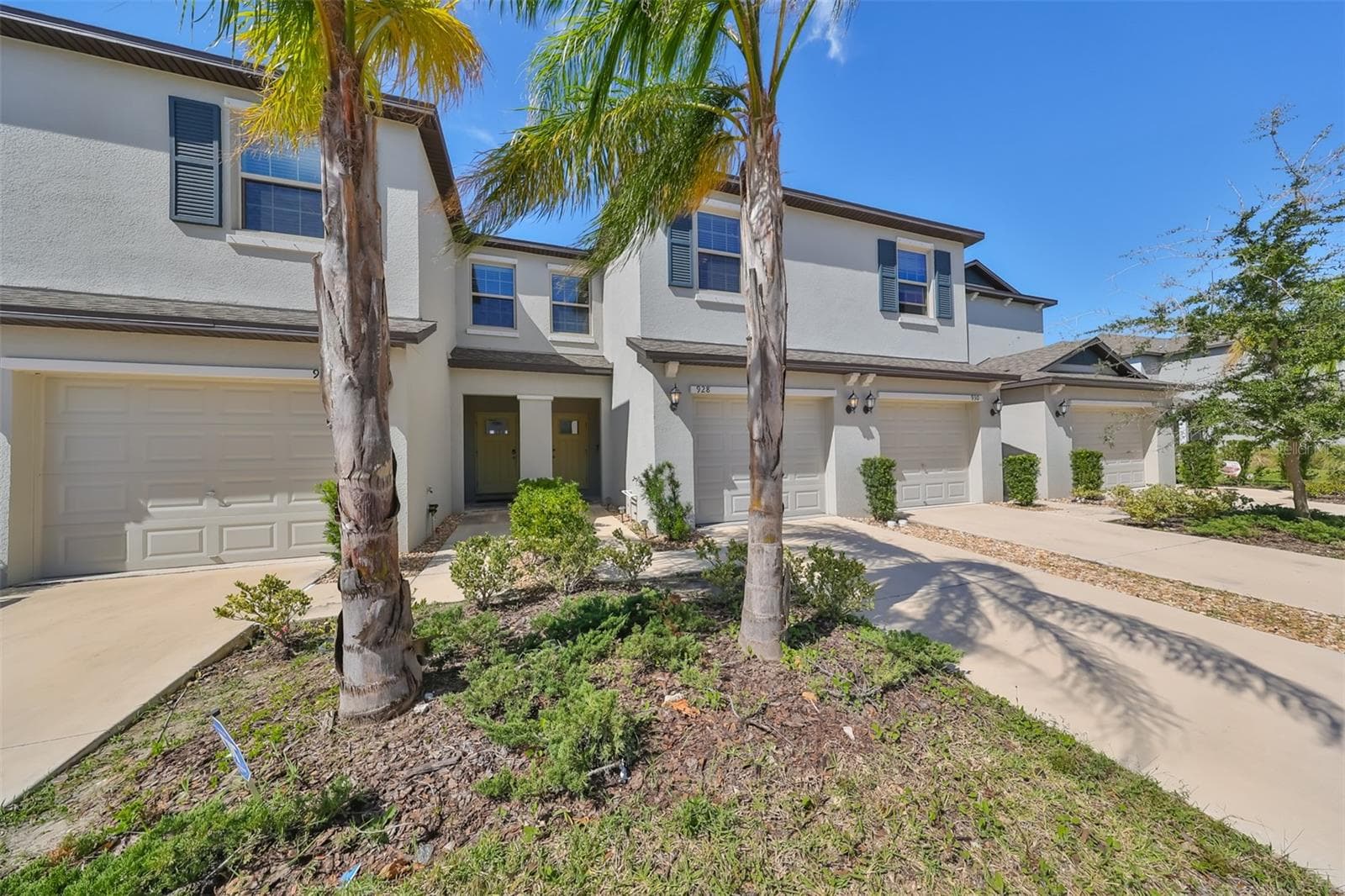 928 Royal Empress Dr