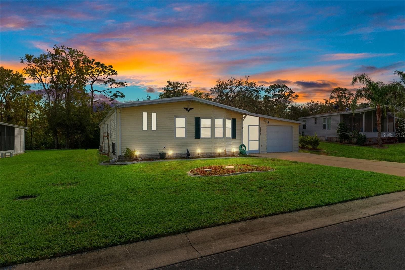 5181 Forest Glenn Dr photo 3