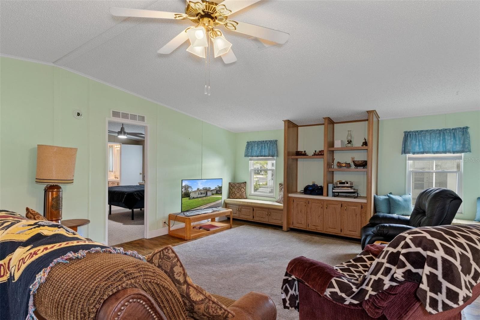 5181 Forest Glenn Dr photo 4