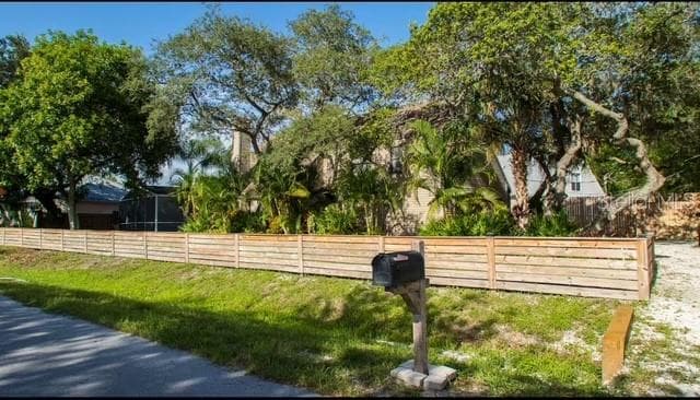 5311 Creek Dr photo 3