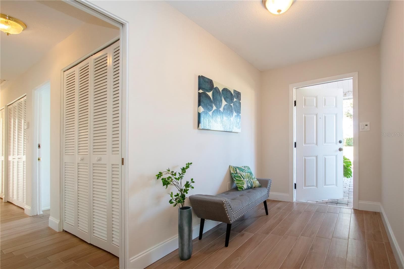 7213 Las Casas Dr
