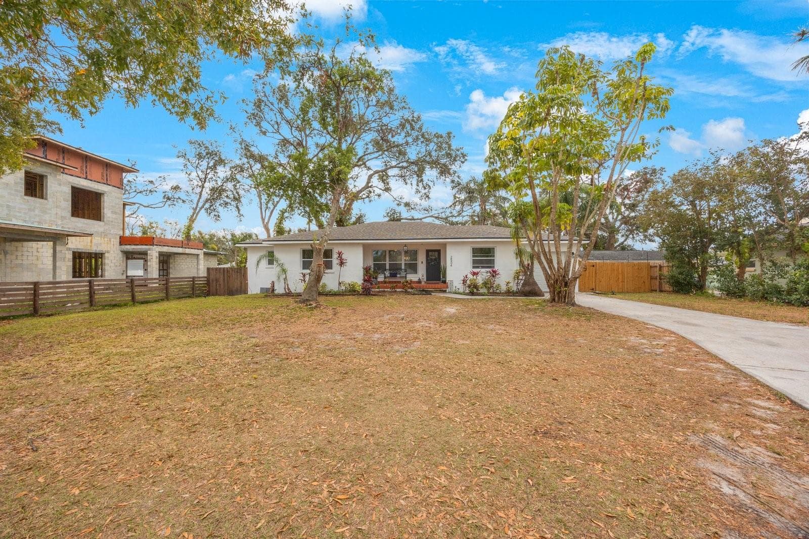 2504 W Fletcher Ave photo 4