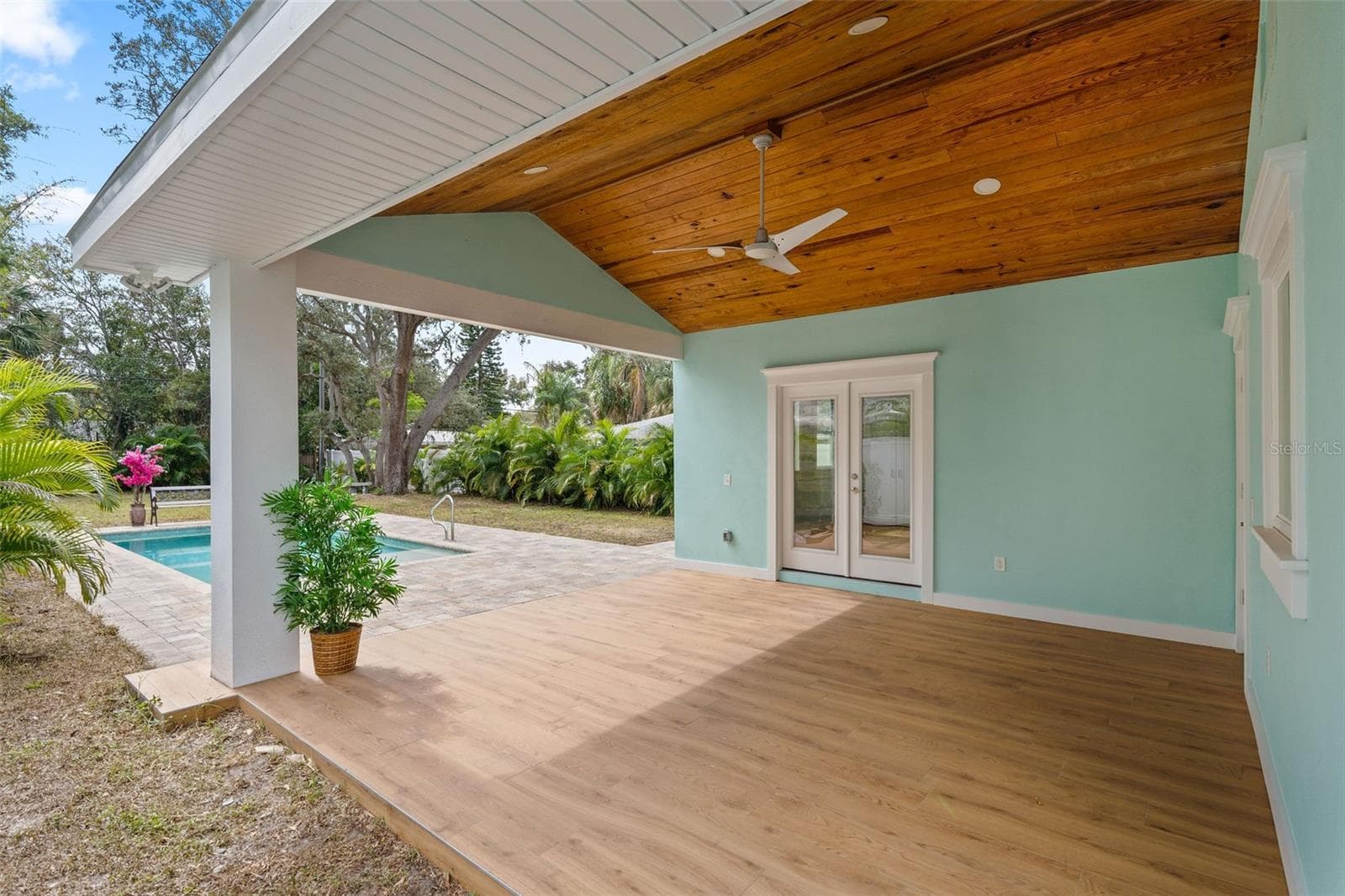 1061 Sedeeva St photo 4