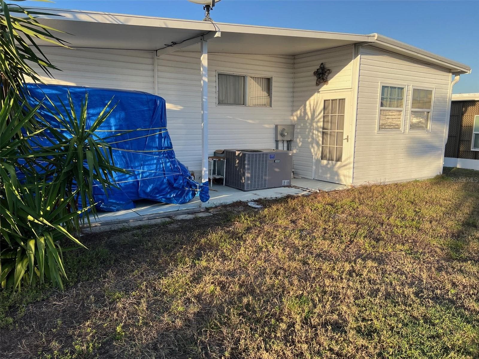 220 Royal Palm Cir photo 4