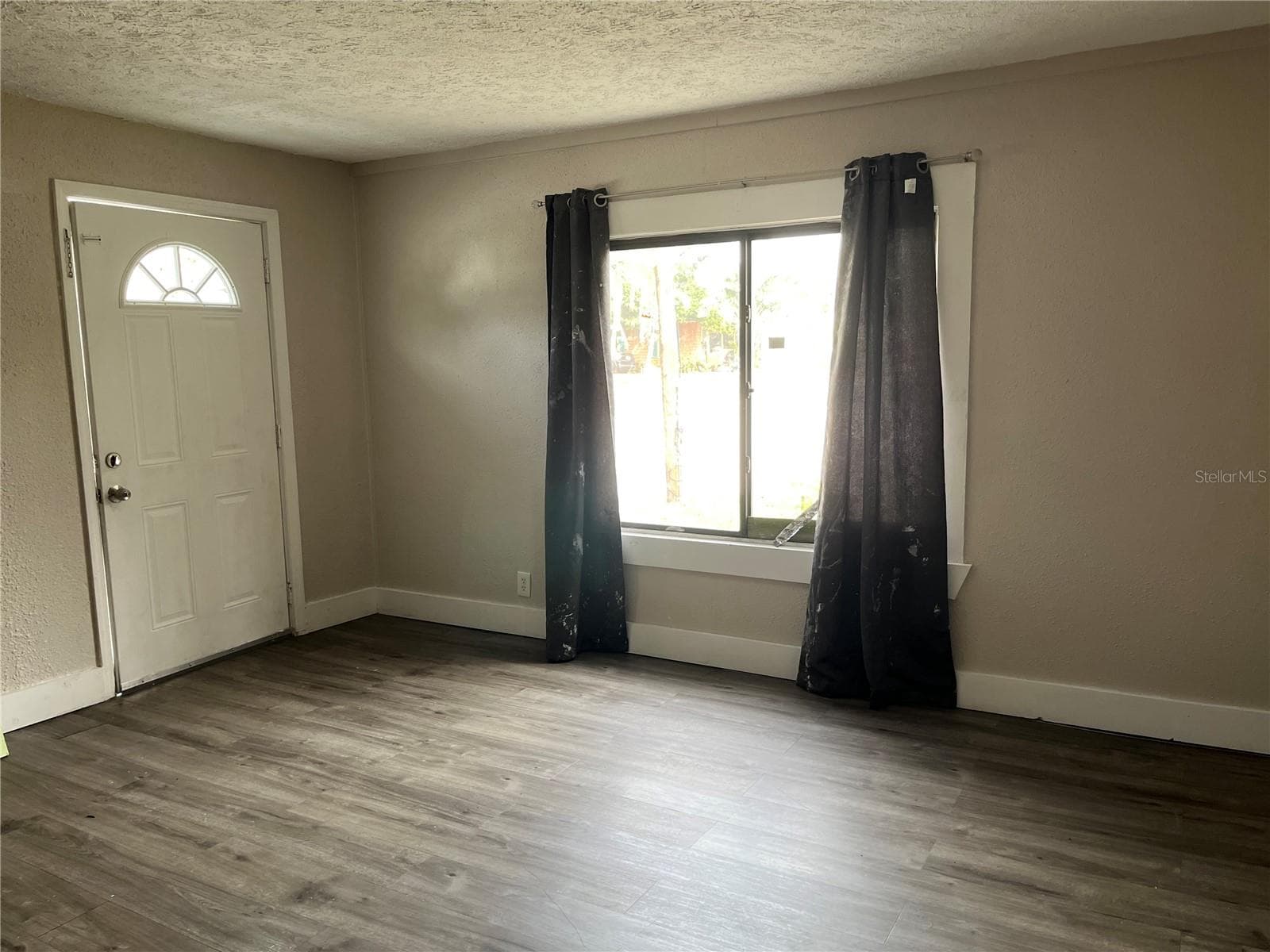 1554 Tilley Ave photo 4