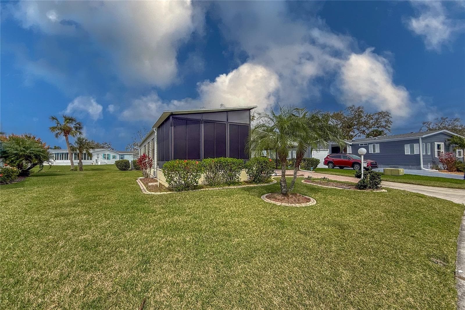 135 Hummingbird Ave photo 4