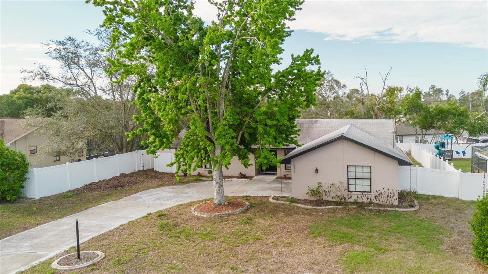 2427 Comerwood Dr photo 4