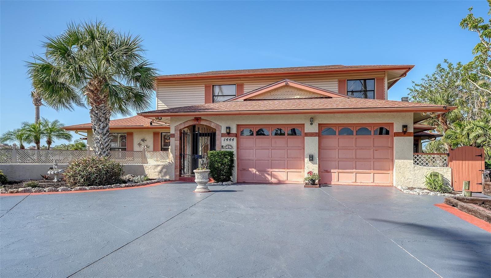 1444 Ridgewood Ln photo 3