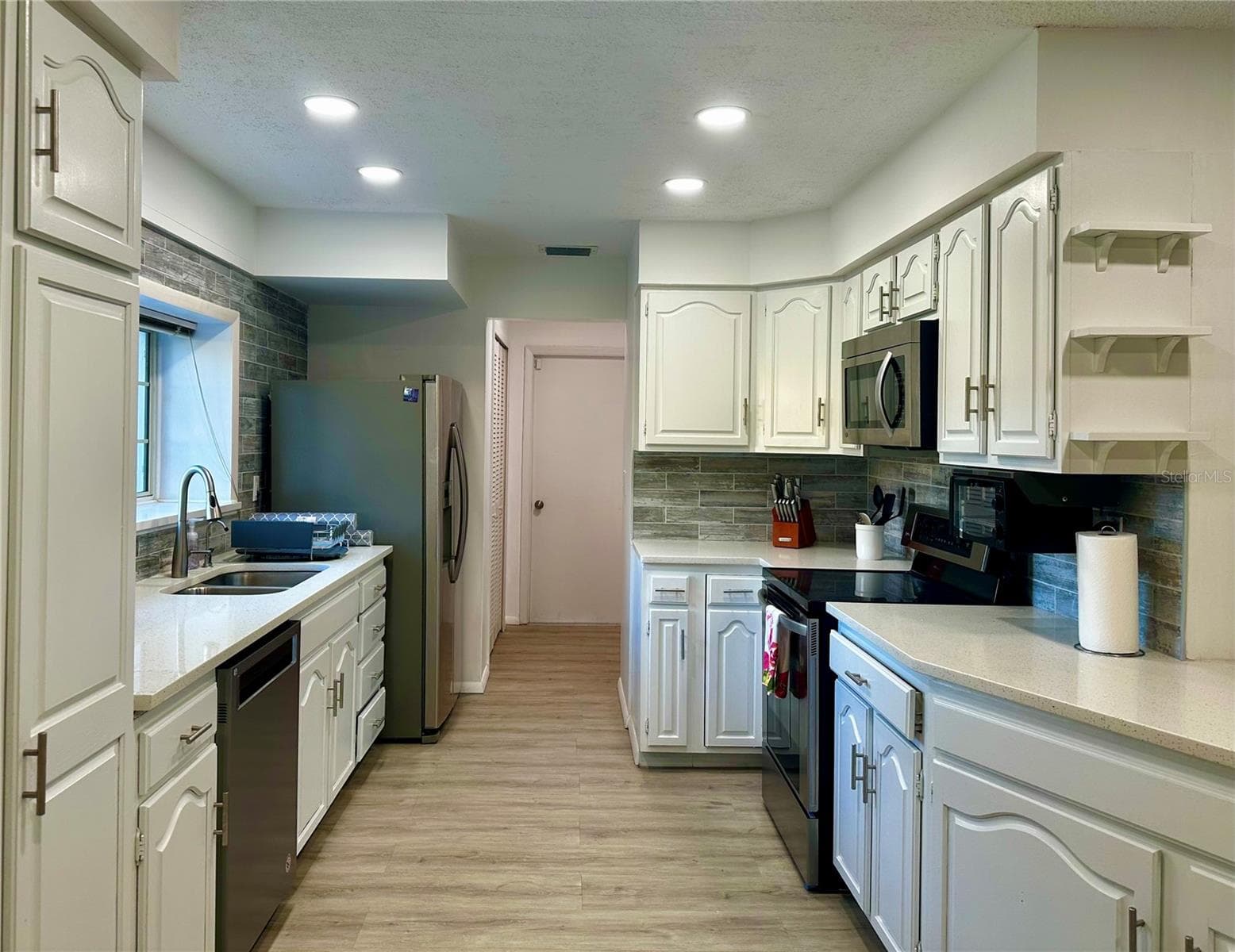 5144 Pine Tree Ln photo 3