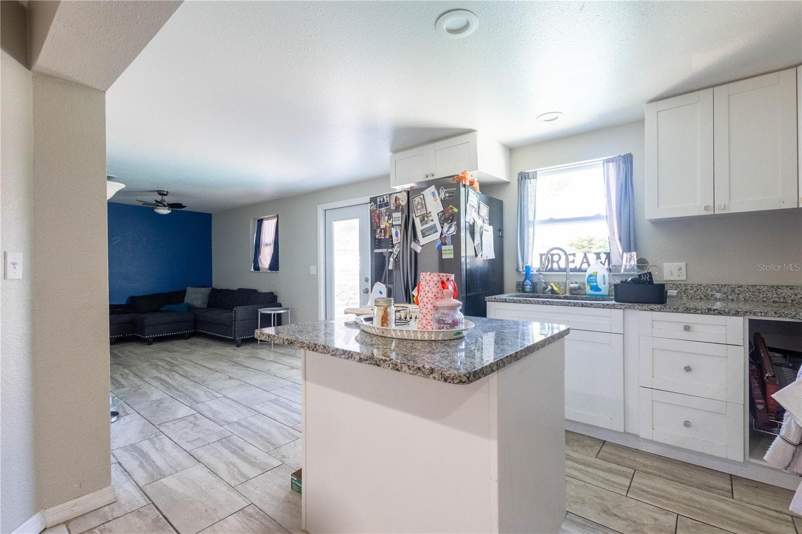 724 Tradewinds Dr photo 3