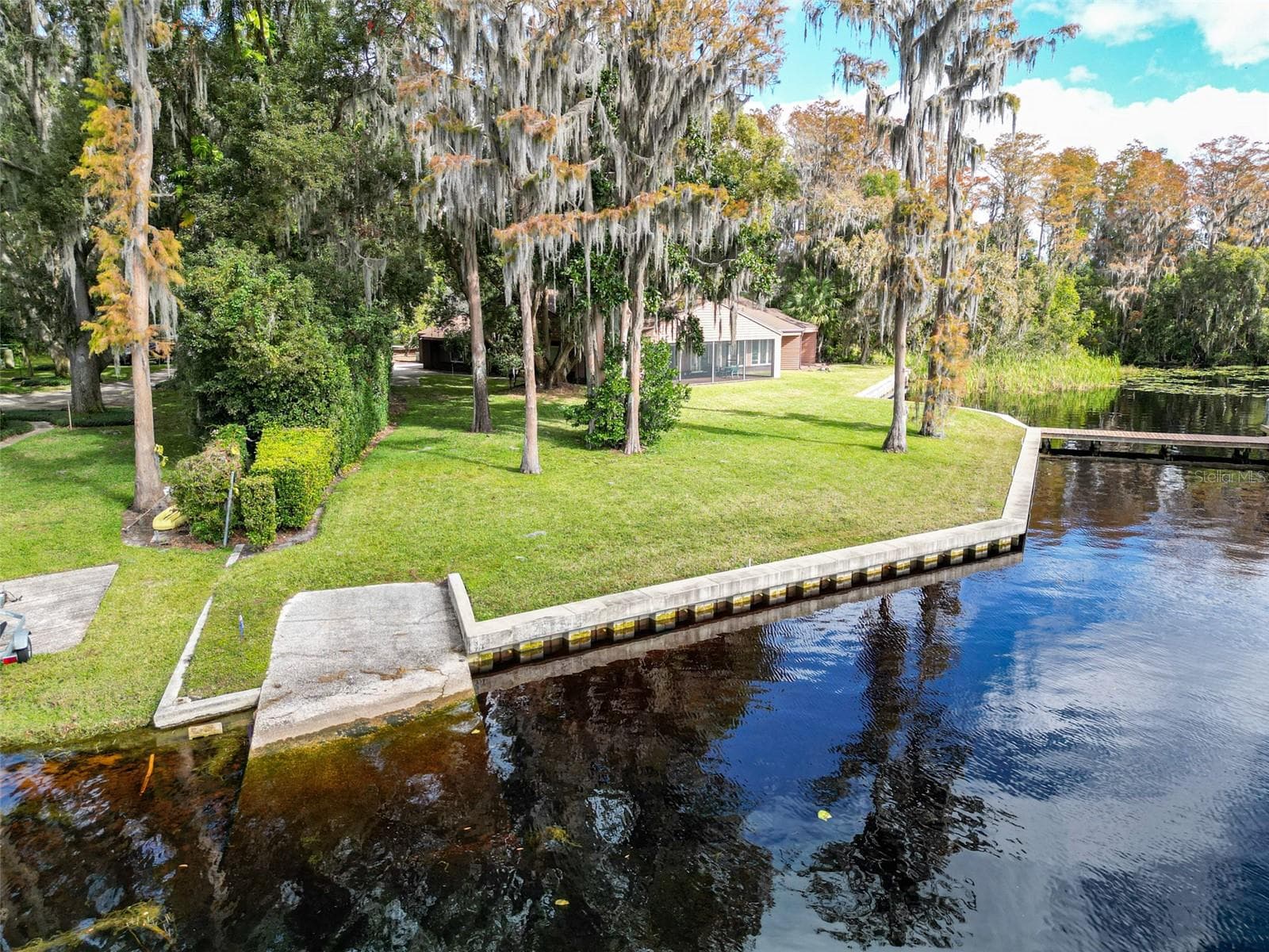 18120 Wayne Rd photo 3