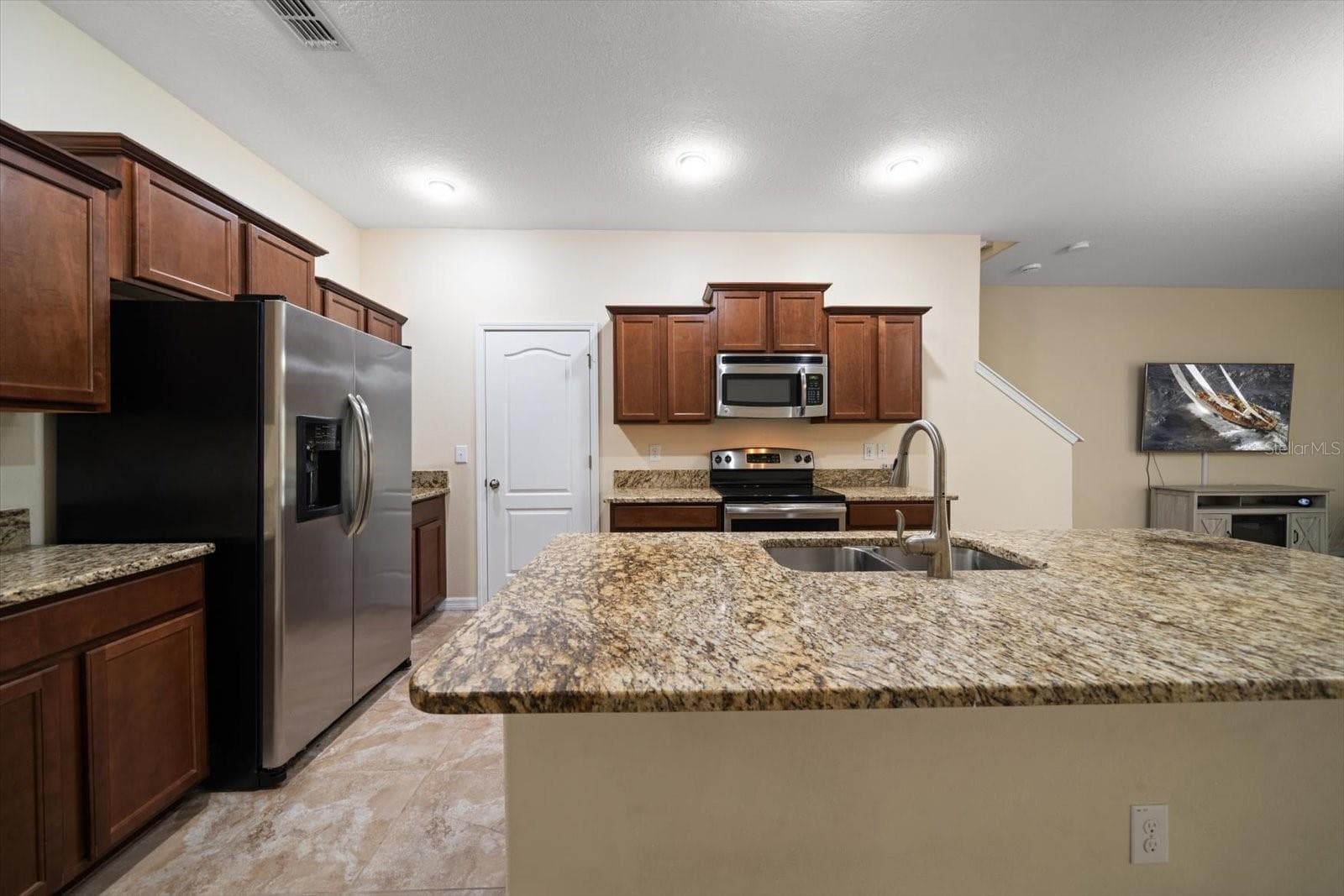 2011 Hawks View Dr