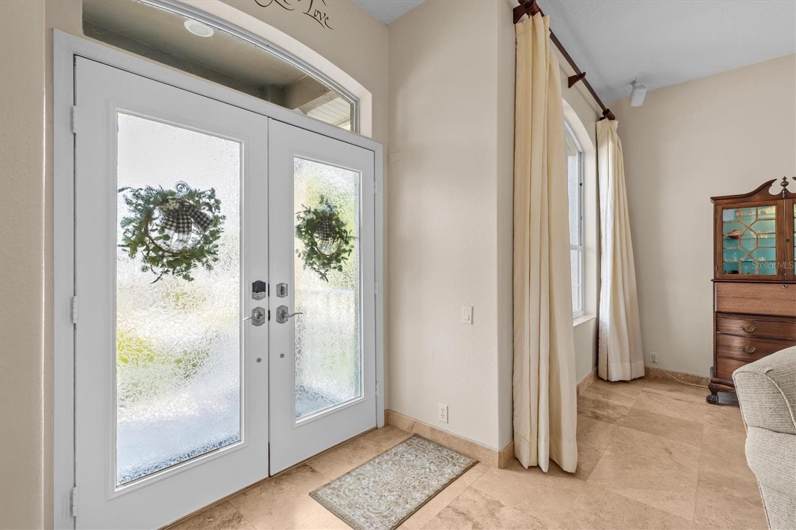 2050 N Pointe Alexis Dr photo 3