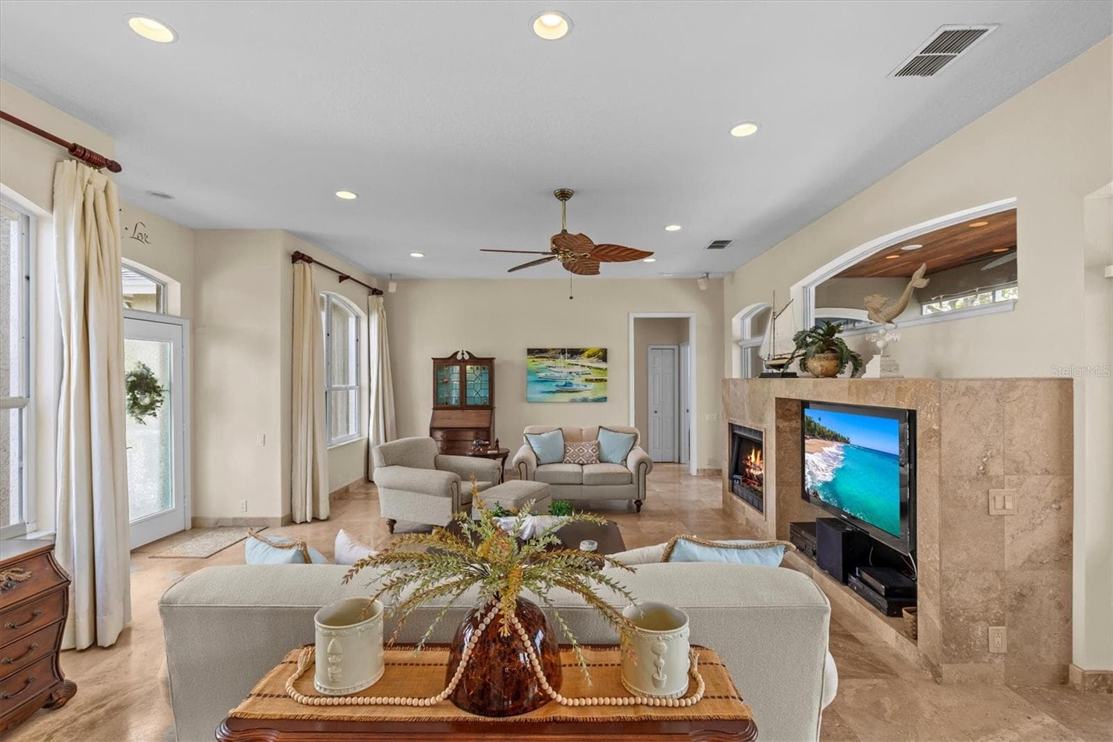 2050 N Pointe Alexis Dr photo 5