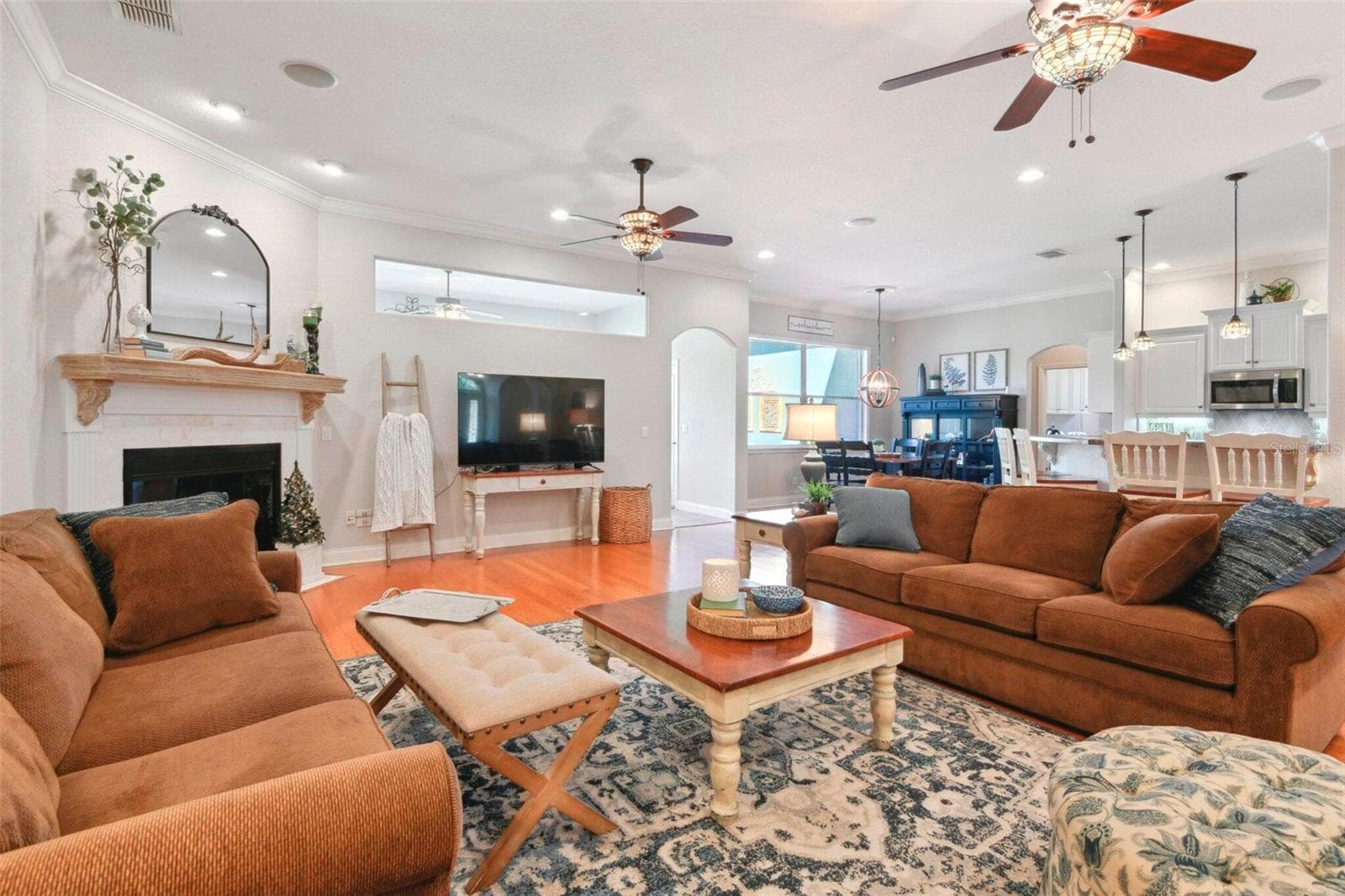 6970 Catherine Dr photo 5
