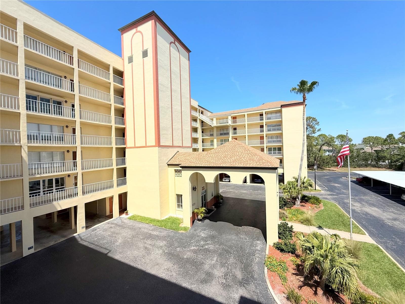 9000 Commodore Dr #302