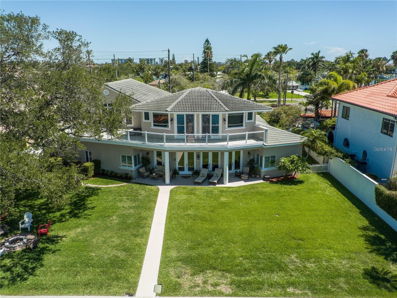 3 Paradise Ln