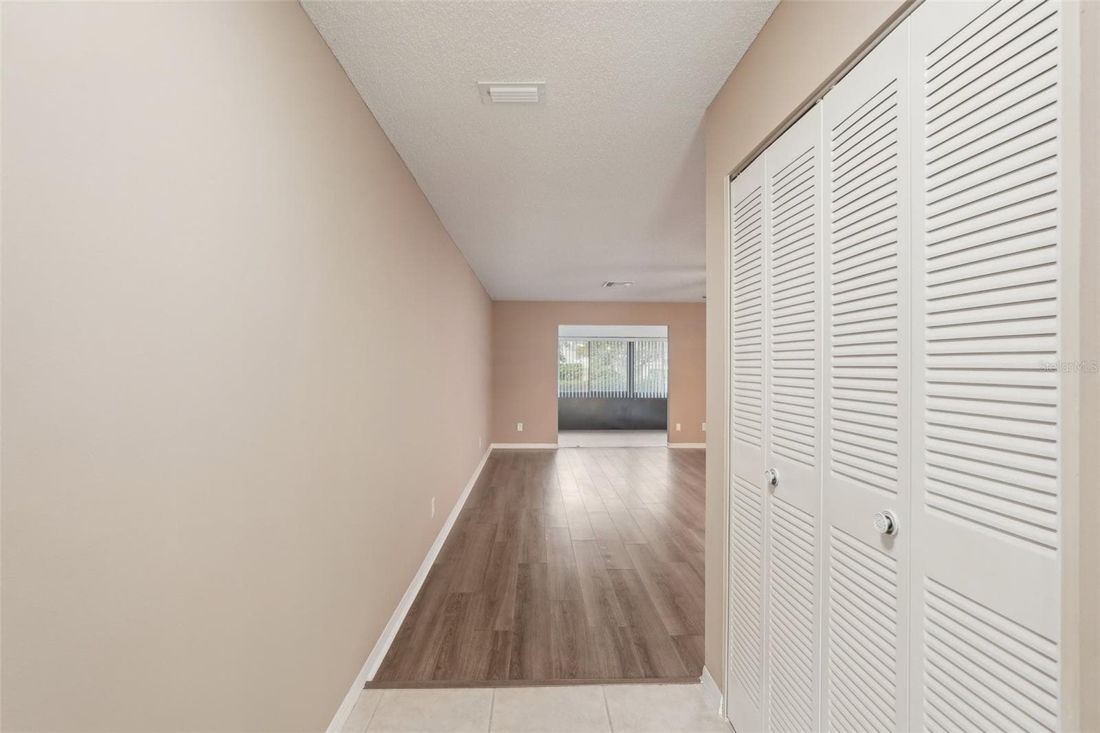 2529 Lancaster Dr photo 3