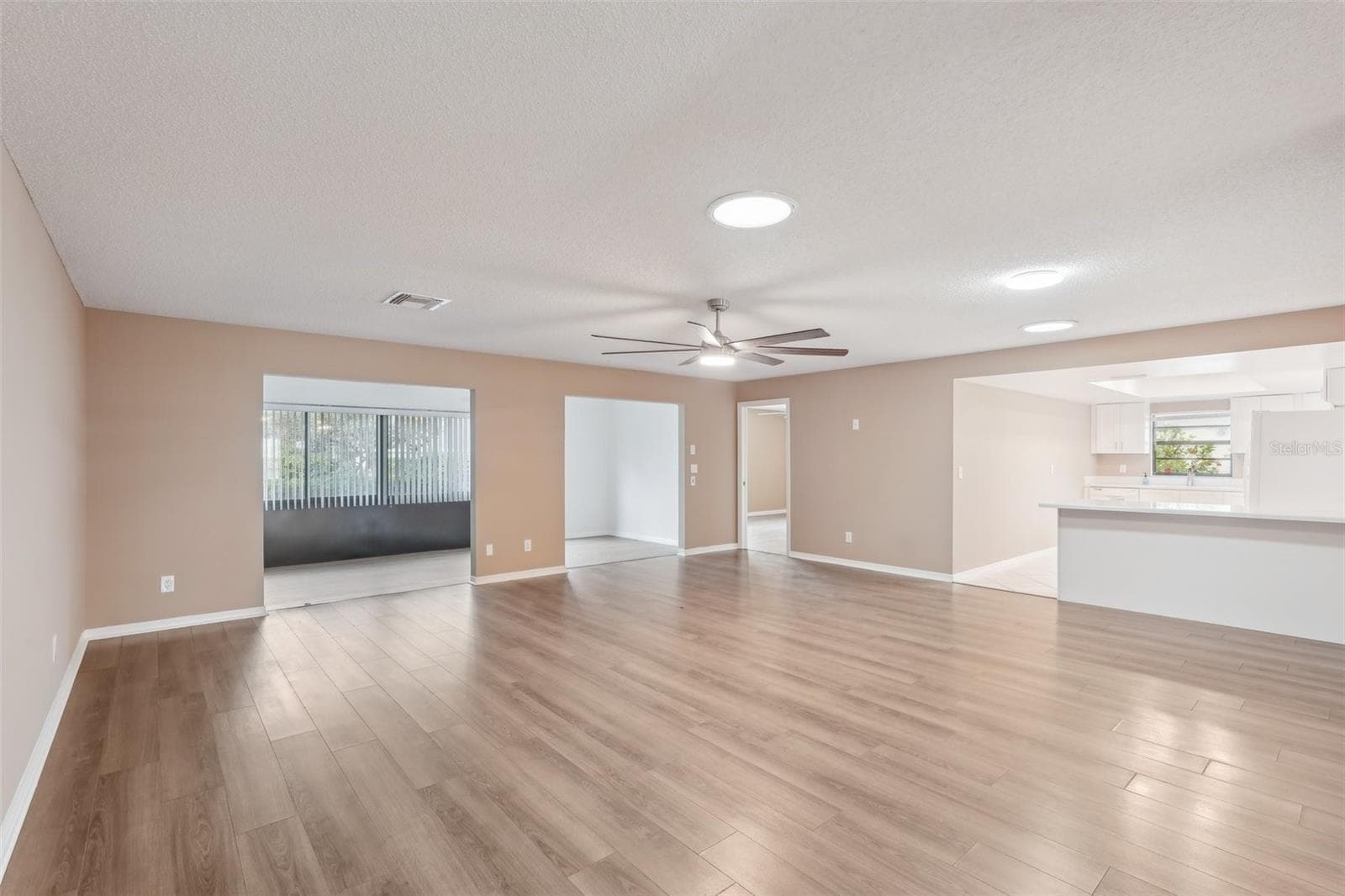 2529 Lancaster Dr photo 4
