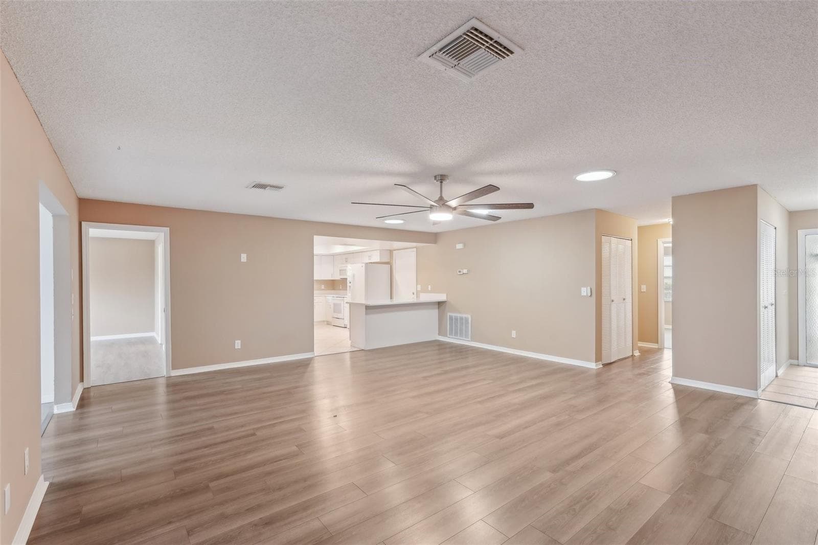 2529 Lancaster Dr photo 5
