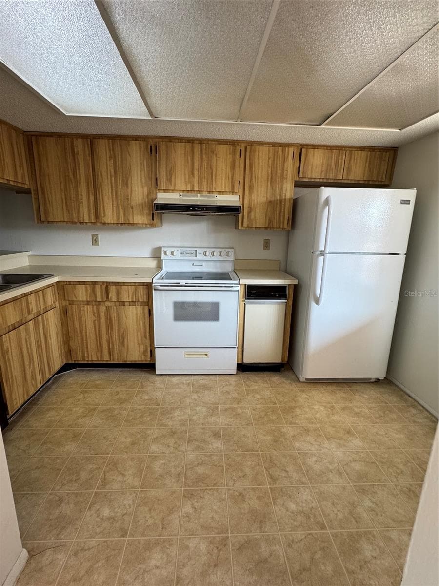 106 Lakeside CT photo 3