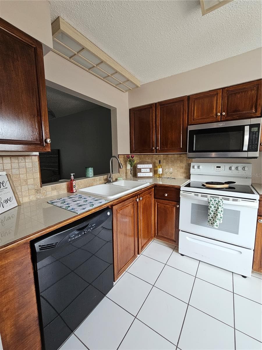 13813 Mission Oaks Blvd