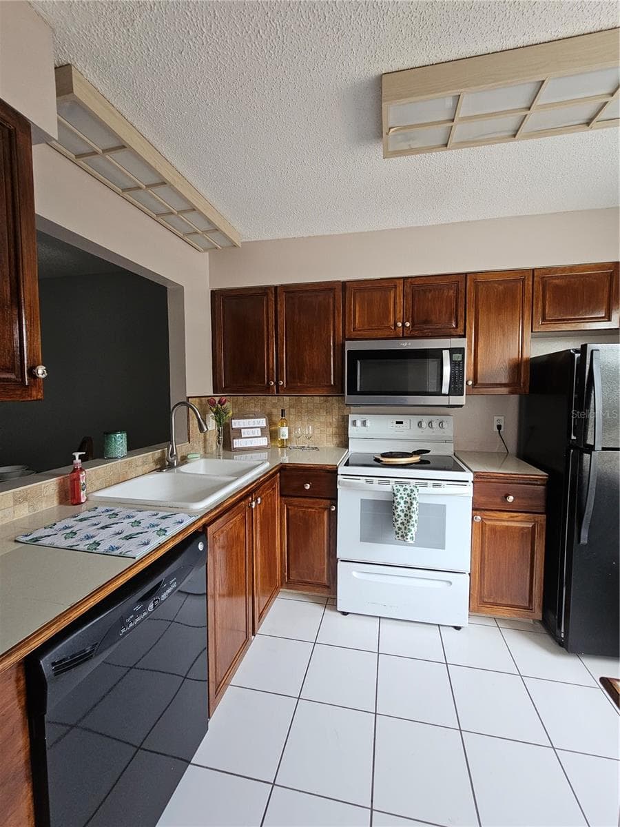 13813 Mission Oaks Blvd photo 3