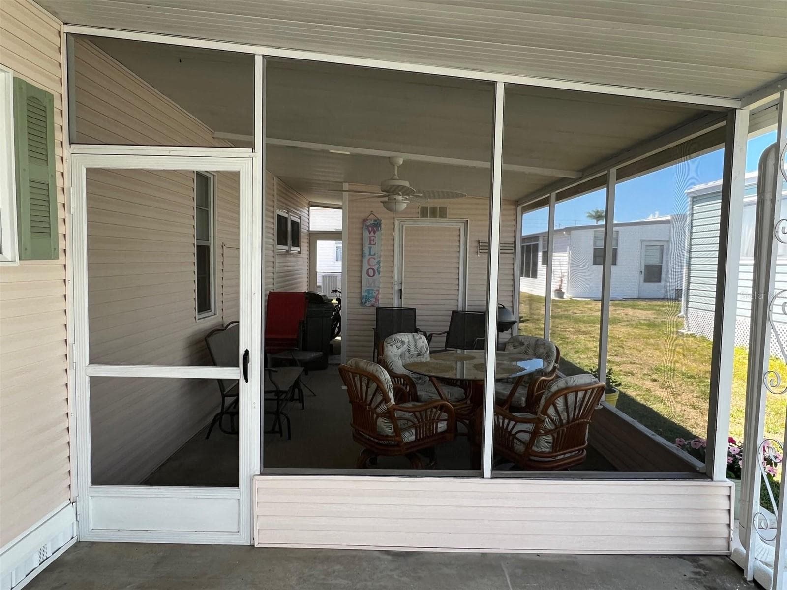 825 Coconut Palm St photo 4