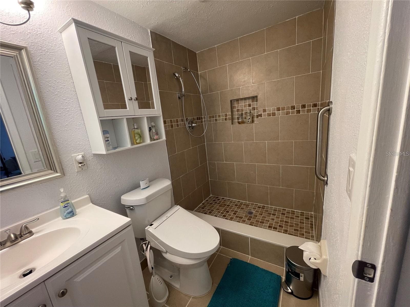5736 Colonial Dr photo 4