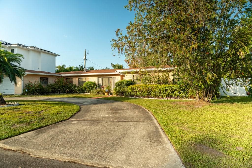 631 Luzon Ave photo 3