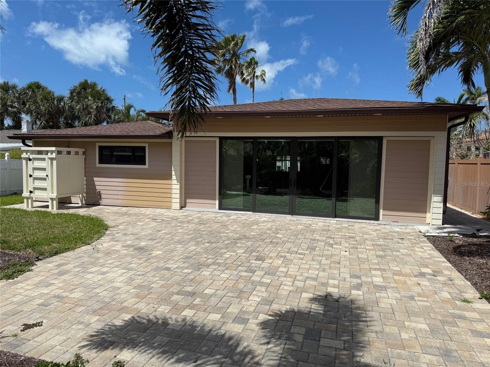833 Lantana Ave photo 4
