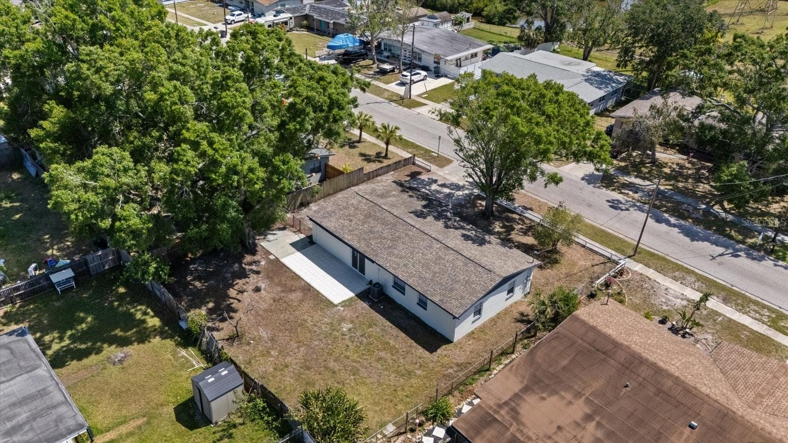 324 Country Club Dr