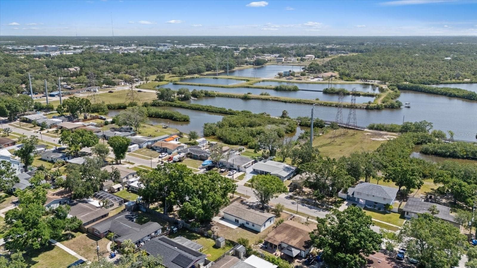 324 Country Club Dr photo 5