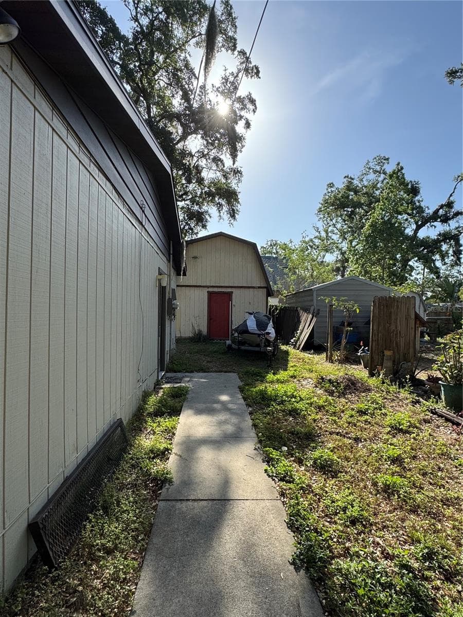 1703 N Taylor Rd photo 4