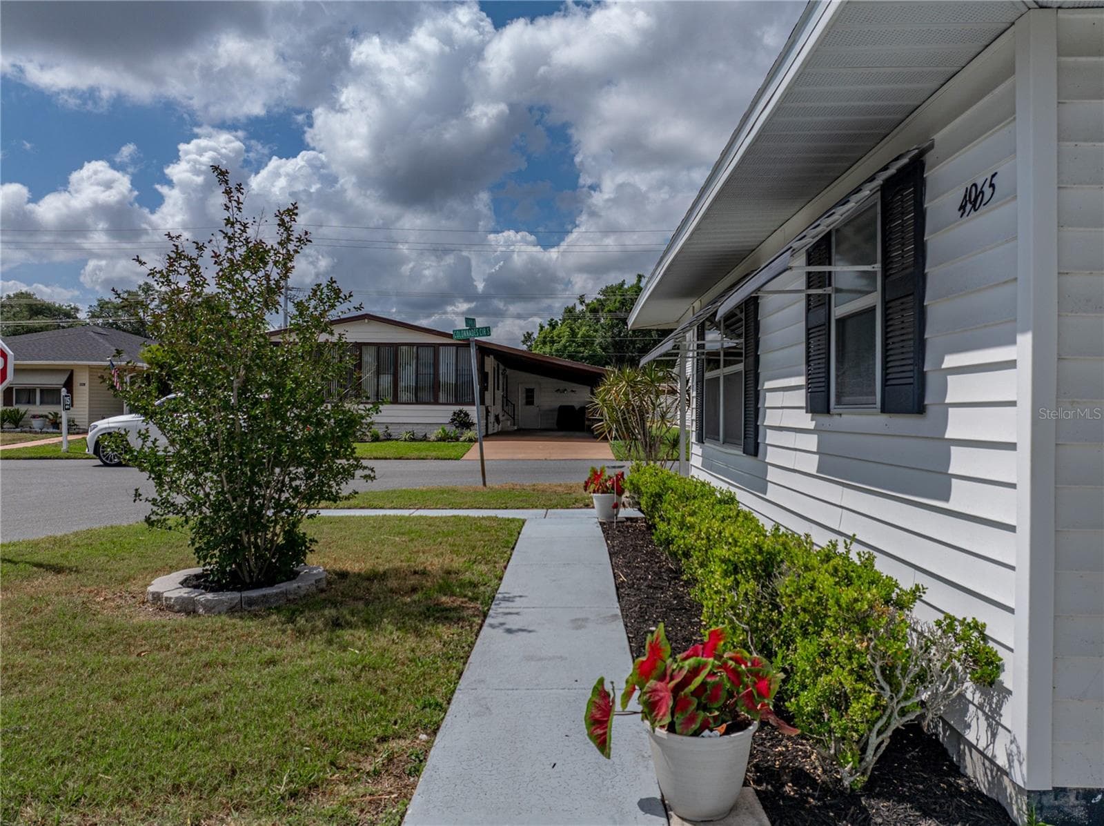 4965 Goldenview Ln photo 5