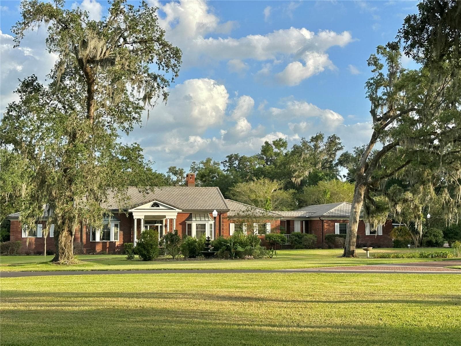 708 E Main St