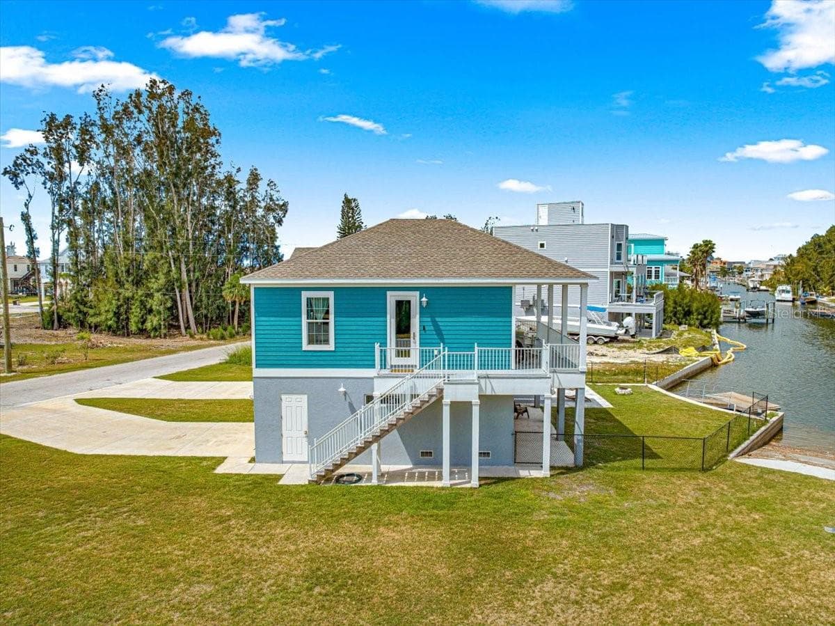 6771 Seaview Blvd photo 4