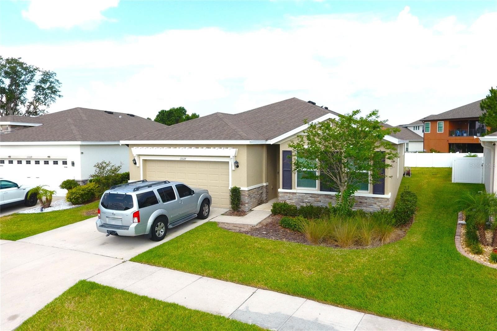 13327 Waterleaf Garden Cir photo 3