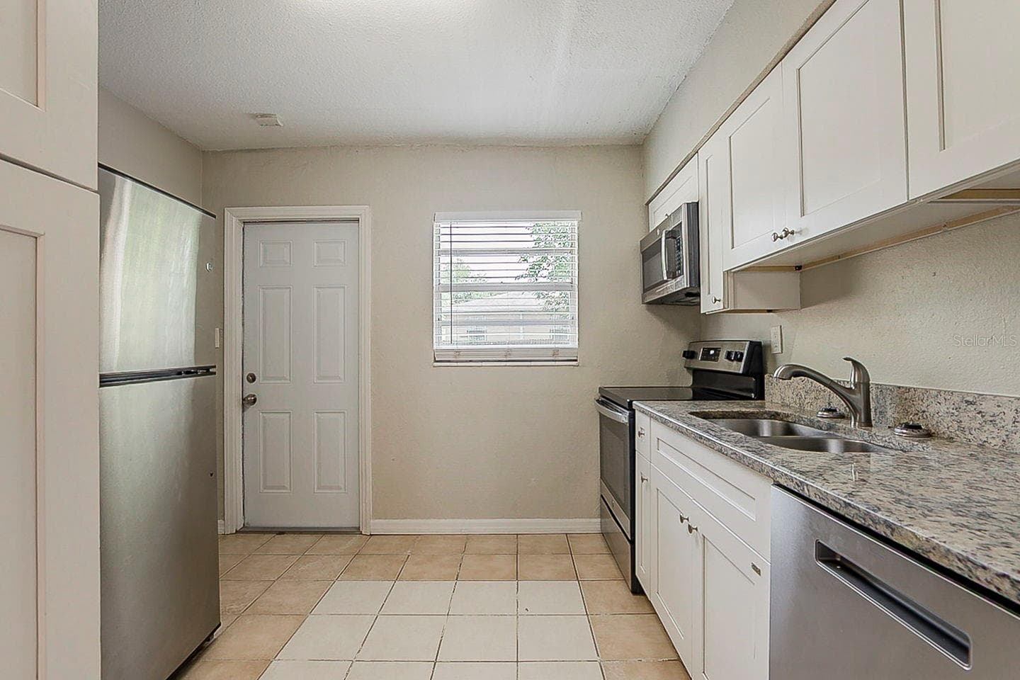 4226 E Emma St photo 3