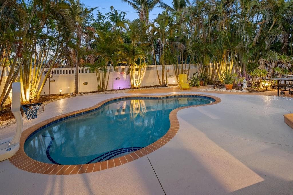 704 Gladiolus St photo 4