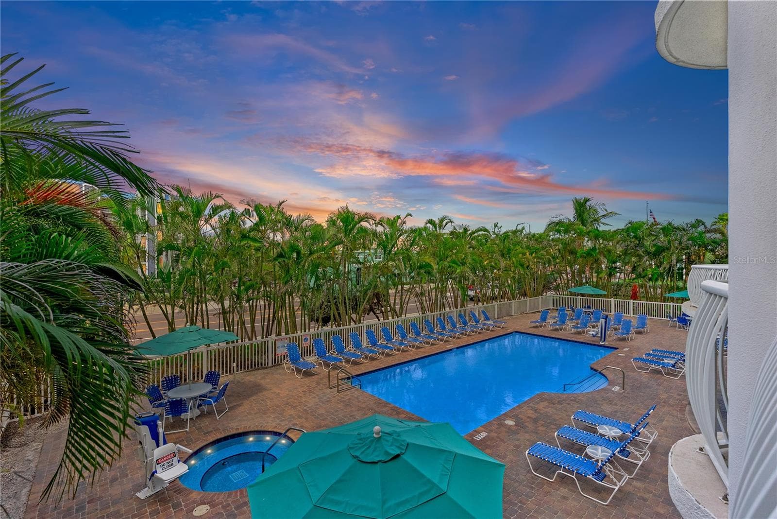 11605 Gulf Blvd #203