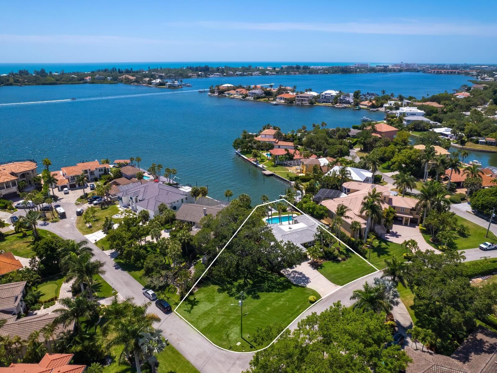 7614 Peninsular Dr