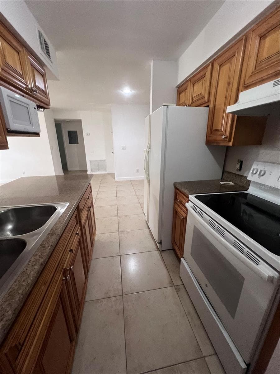 226 Thorn Tree Pl #226 photo 3